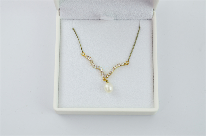 Luxury White PU Pendant Box - Custom Necklace Box for Elegant Jewelry Packaging