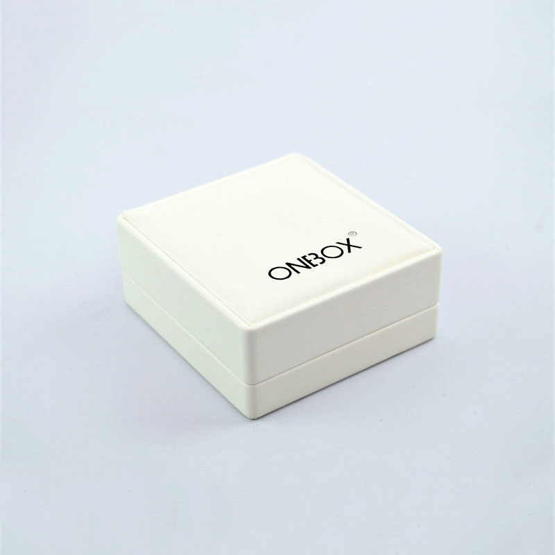 Luxury White Faux Leather Necklace & Pendant Box - Ideal for Gifting