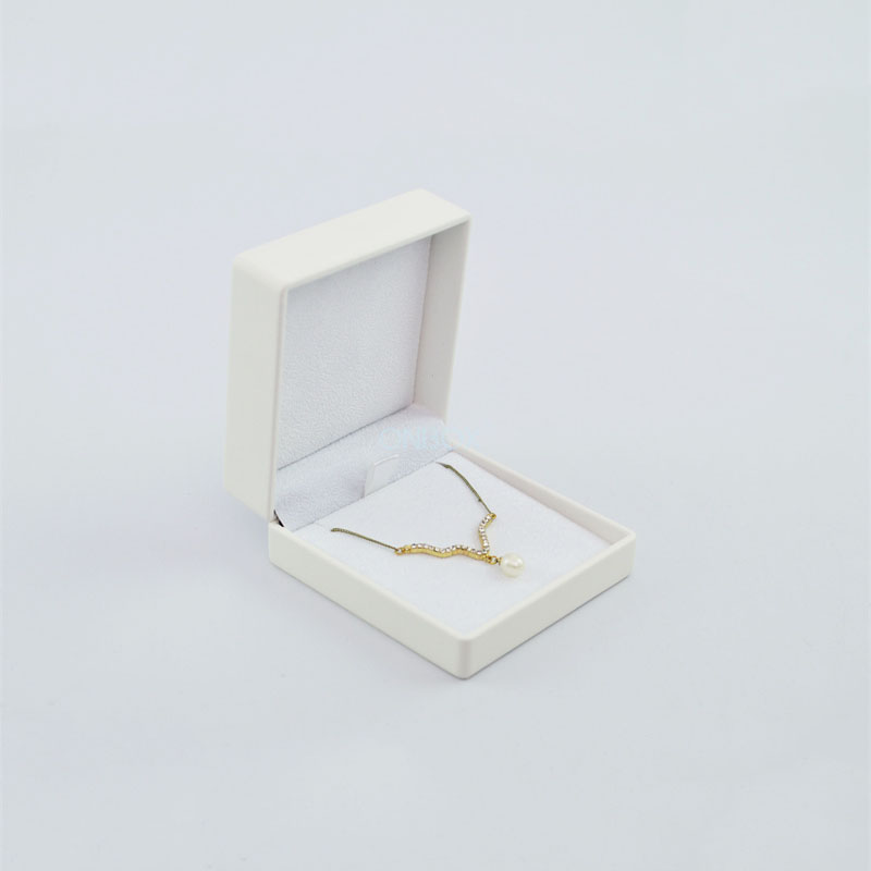 Luxury White Faux Leather Necklace & Pendant Box - Ideal for Gifting