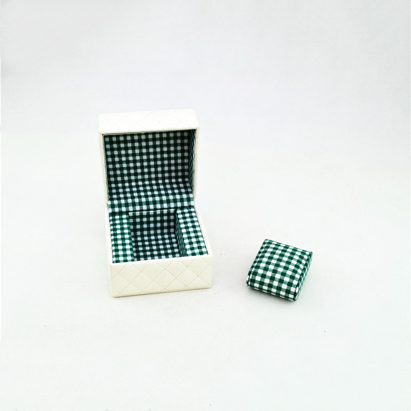 Luxury White Quilted PU Watch Box - Custom Leather Watch Case with Checkered Lining