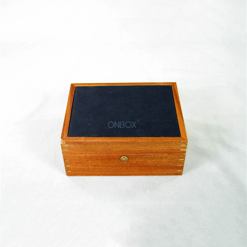 High-Gloss Wooden Cigar Box with Humidifier & Hygrometer - Luxury Cedar-Lined Storage Case